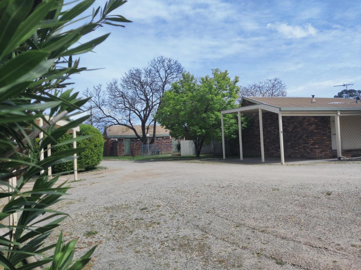 Belvoir Village Motel & Apartments ウォドンガ エクステリア 写真