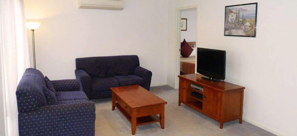 Belvoir Village Motel & Apartments ウォドンガ エクステリア 写真