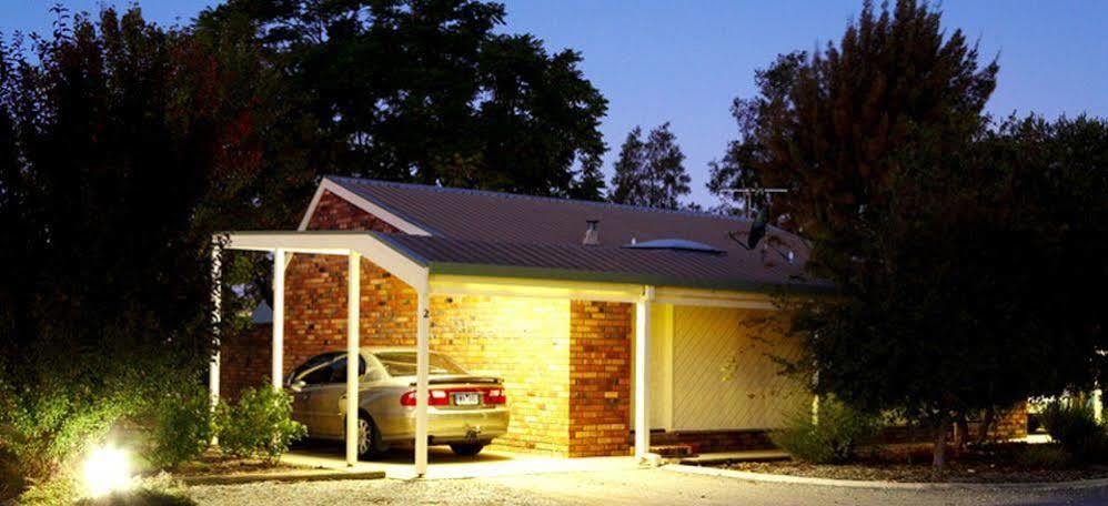 Belvoir Village Motel & Apartments ウォドンガ エクステリア 写真